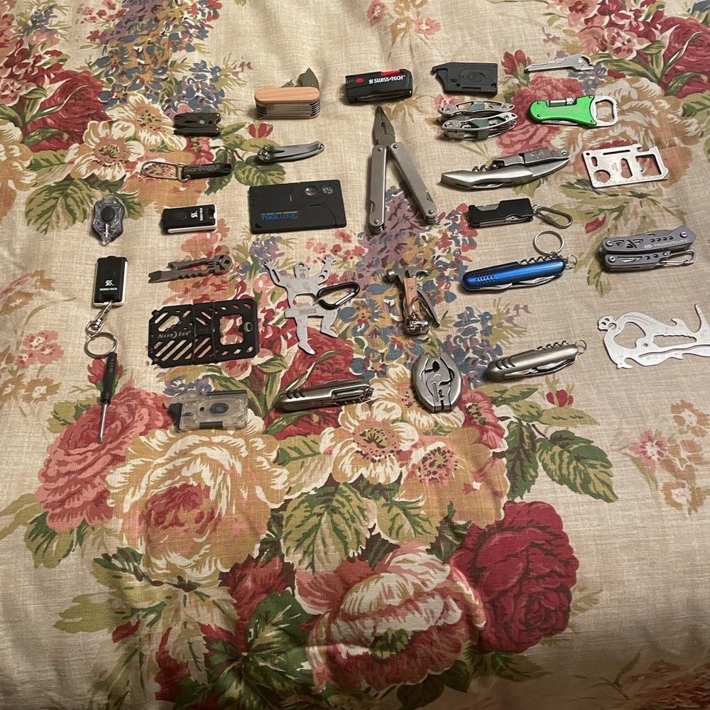 Gadgets galore 27 to be exact valued over 250 dollars